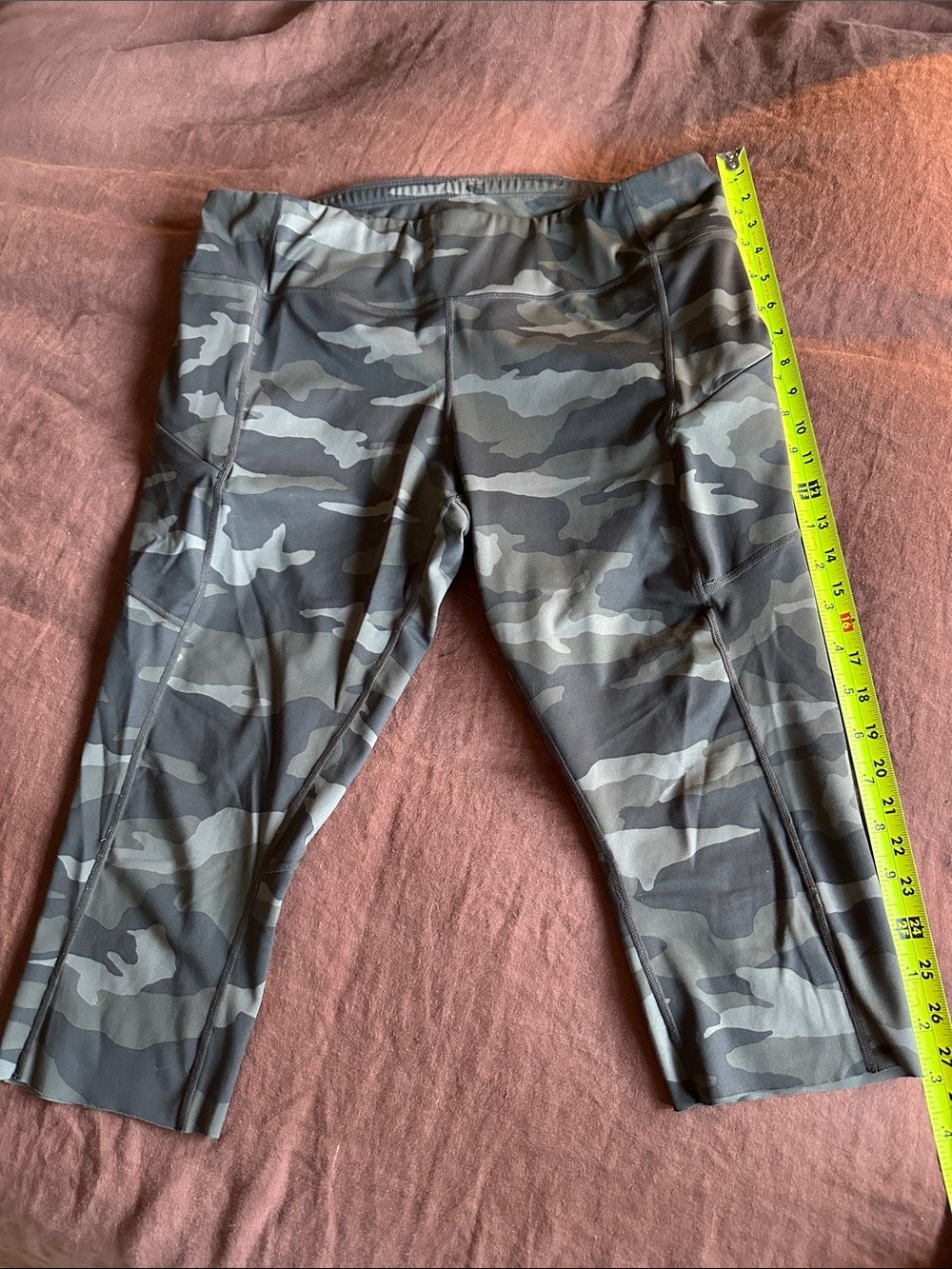 Athleta Green Camo Active Capri Leggings with 2 side zippers. Inside card pocket